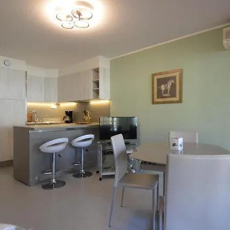 Apartman Appartement 3 Personnes Avec Coin Nuit Avec Terrasse Et Parking Quartier Du Port De Nice Nizza