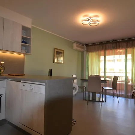 Appartement 3 Personnes Avec Coin Nuit Avec Terrasse Et Parking Quartier Du Port De Nice Apartman